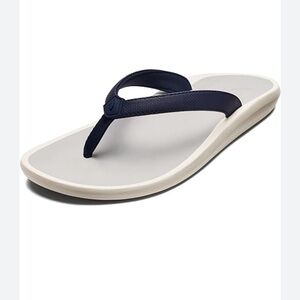 Olukai women flip flop sandal, size 6